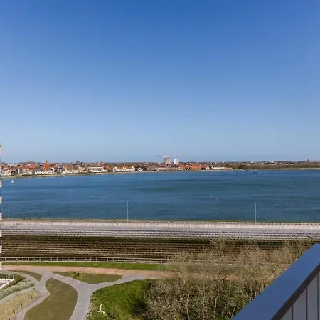 Casiola - Bright With Seaview Apartment